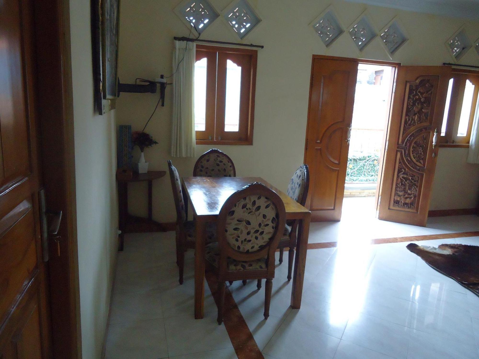 The Reinhold Guesthouse Bali Kerobokan Екстериор снимка