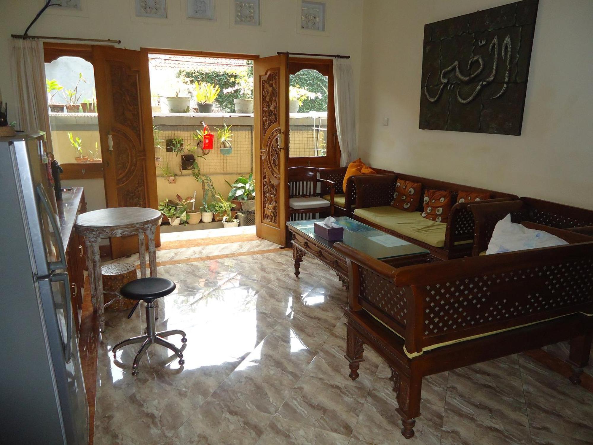 The Reinhold Guesthouse Bali Kerobokan Екстериор снимка