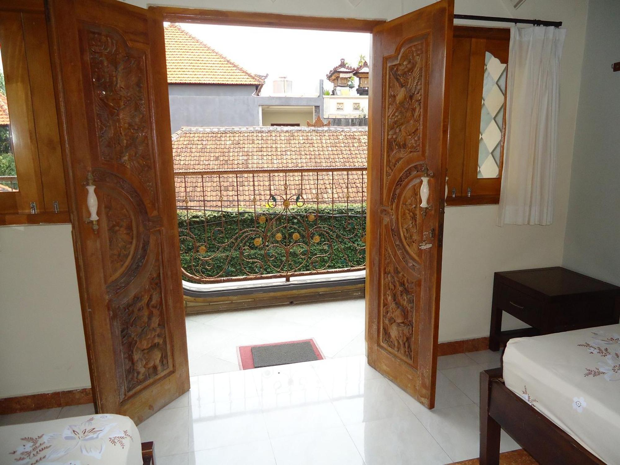 The Reinhold Guesthouse Bali Kerobokan Екстериор снимка