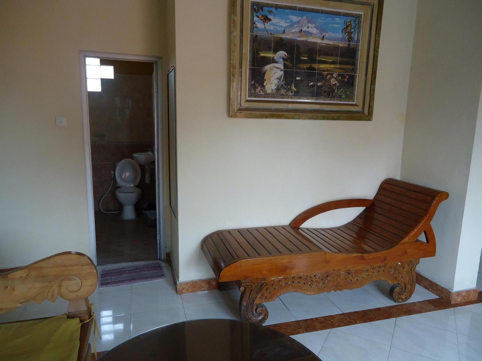 The Reinhold Guesthouse Bali Kerobokan Екстериор снимка